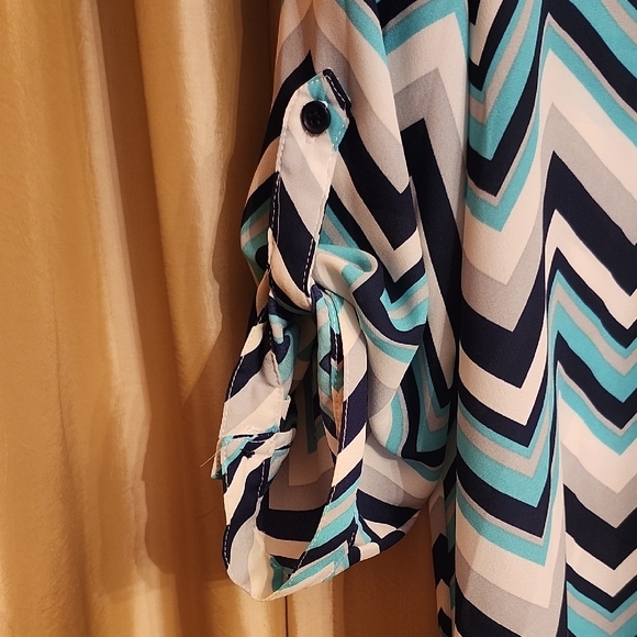 Roz & Ali Blue, Green, Grey and White Graphic Tunic, 23 PtoP - Picture 3 of 13